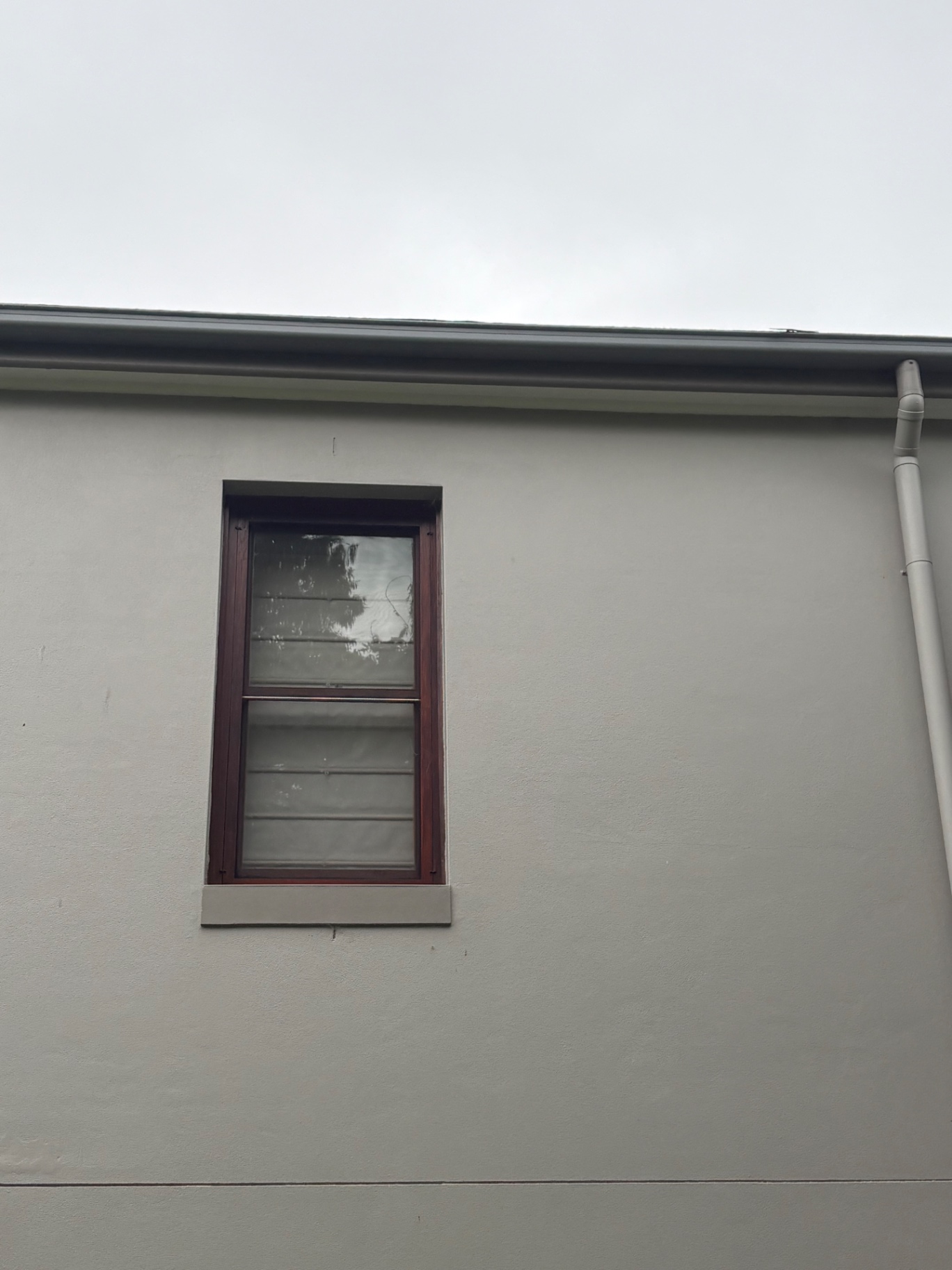 Standalone flat with its own high window